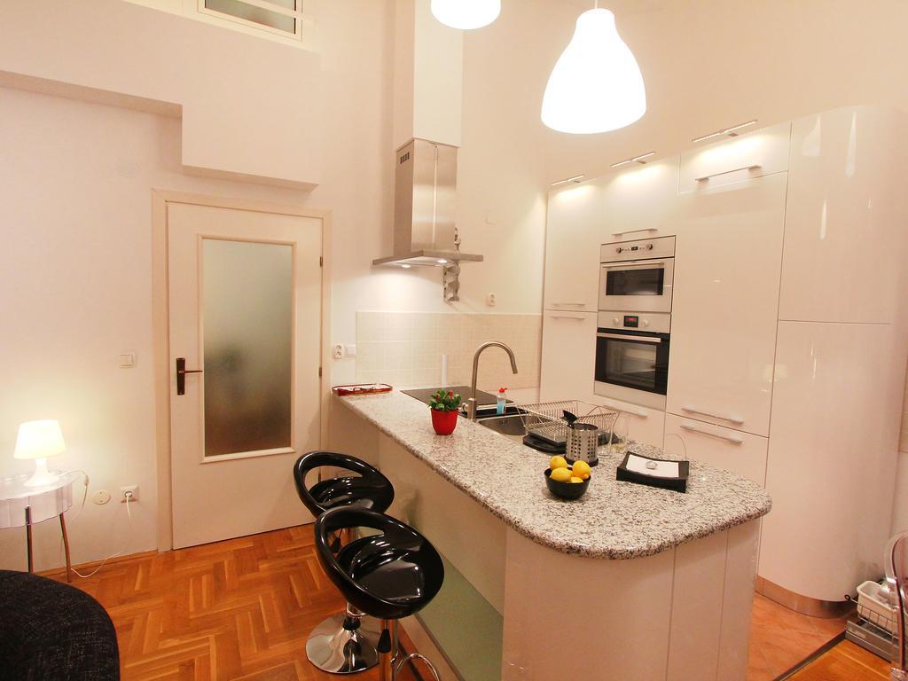 Apartment Cindy Lovran